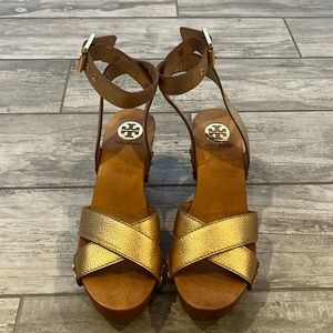 Tory Butch Gold platform sandals 8.5